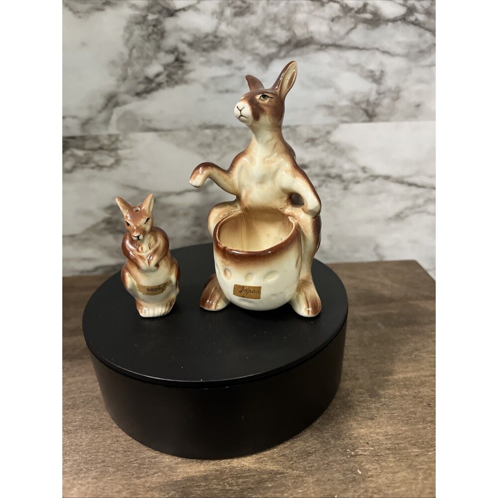 Vintage Kangaroo & Joey Mama Baby Nesting Pouch Salt & Pepper Shakers Japan